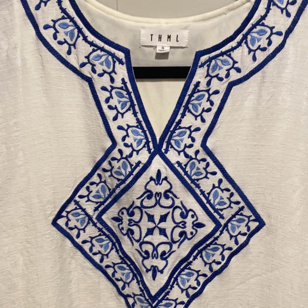 THML embroidered shift dress. Size small.